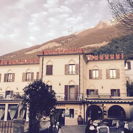 E Ristorante Cassone מלון