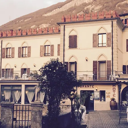 מלון E Ristorante Cassone מאלצ'סינה